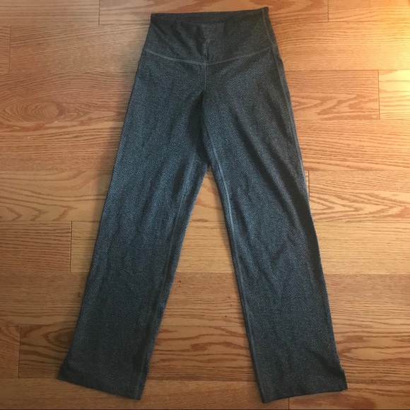 Lululemon Cropped Yoga Pants - Picture 2 of 5